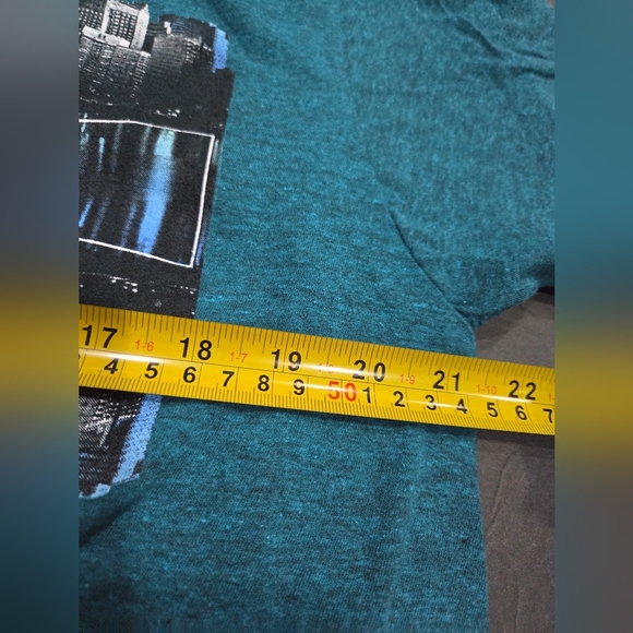 Lot Of 3 Men's Short Sleeve Tees in Charcoal Black and Turquoise Size L - Picture 8 of 10